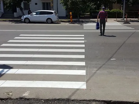 Cea mai haioasă trecere de pietoni se găseşte în România. FOTO