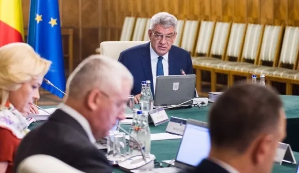 M. Tudose, ironizând protestatarii, în faţa stagiarilor de la Guvern: "Dvs sunteţi cu haştag INSIST"