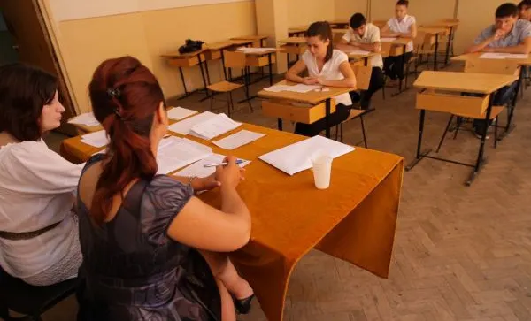 BACALAUREAT 2017, sesiunea de toamnă: Astăzi, proba orală la Limba şi literatura română