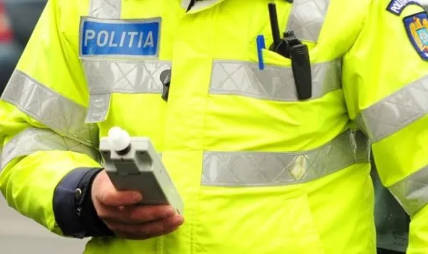 Un șofer care conducea haotic a băgat spaima în participanții la trafic, pe A1. Ce au descoperit polițiștii după ce l-au testat