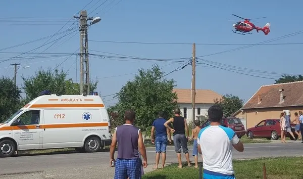 Un bărbat a fost spulberat pe trecerea de pietoni. Un elicopter SMURD a intervenit
