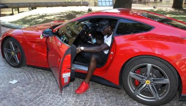 Balotelli, faultat de polițiști. Greșeala pe care a făcut-o cu bolidul său