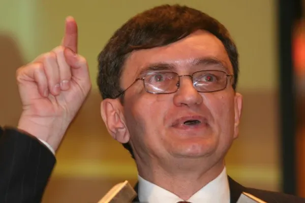 Frăția pensionarilor speciali - lovitură din străinătate. Cine sunt "părinții" pensiilor speciale și cum s-a adâncit scurgerea din banii românilor
