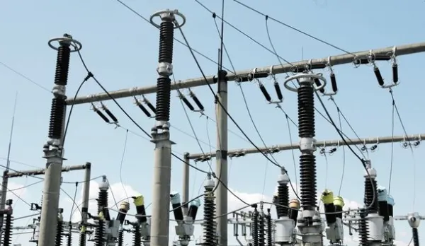 INCREDIBIL! Curentul electric din România, mai scump decât cel din Franța sau Germania