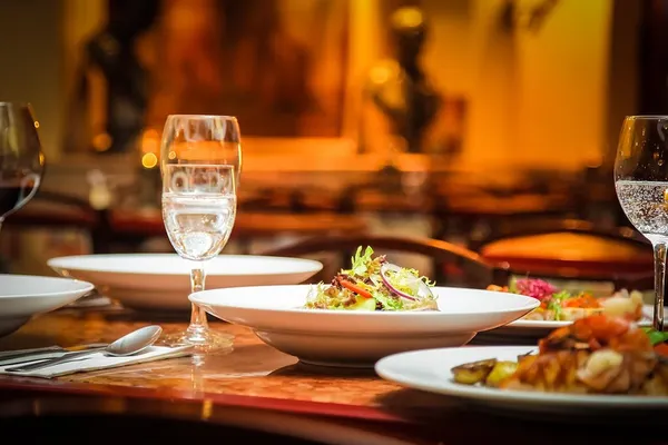 S-a aflat adevărul: De ce restaurantele care se respectă servesc mâncarea pe farfurii calde?