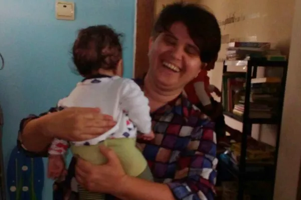 "Nu vă hrăniţi copiii cu ceai amestecat cu iaurt!". Sfatul asistentelor care cheamă mamele la şcoală