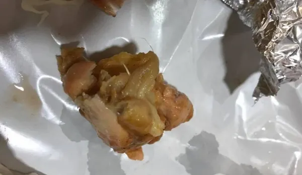 I s-a făcut poftă de șaorma și a dat comandă la un restaurant.Când a vrut să mănânce, a rămas ȘOCATĂ