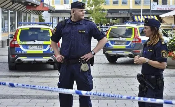 Mai mulţi răniţi după ce o maşină a lovit un grup de pietoni, în Stockholm