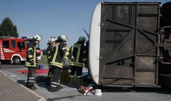 AUTOCAR cu 49 de muncitori, RĂSTURNAT în Germania. Printre ei, 40 de români. Starea victimelor