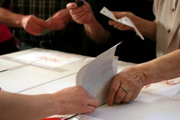 Alegeri locale parţiale, în 17 localităţi. Guvernul a stabilit data scrutinului