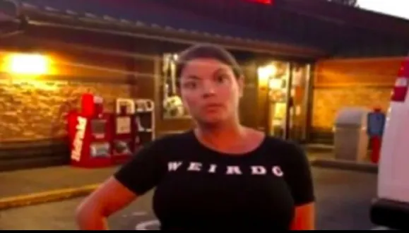 O gravidă s-a dus la restaurant, însă a fost dată afară imediat! Motivul este HALUCINANT