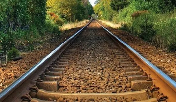 ACCIDENT FEROVIAR. Mașină spulberată de tren în Maramureș