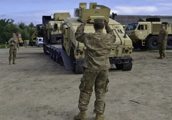 RĂZBOIUL nervilor la granițele UE. NATO desfășoară ,Rapid Trident', Rusia răspunde cu ,Zapad 2017'