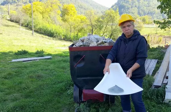 Singura femeie din România căutătoare autorizată de aur