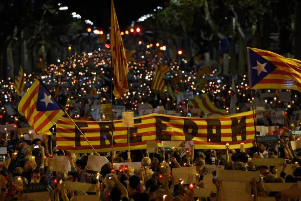 Criza din Spania: proteste uriașe în Barcelona pentru eliberarea liderilor separatiști