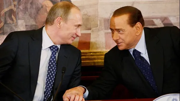 Votcă și "o scrisoare dulce", cadoul primit de Berlusconi de la Putin. Fostul premier italian recunoaște că "au reluat un pic legătura"