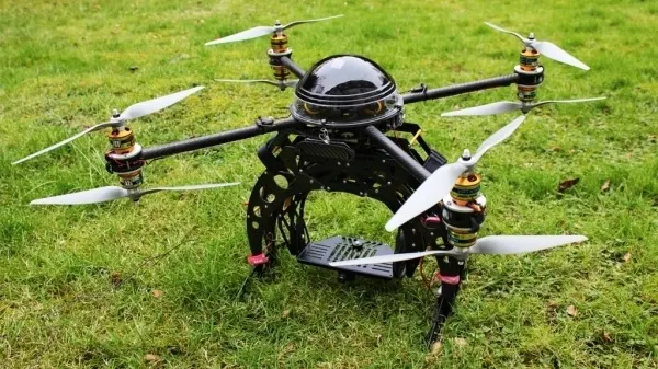 Până unde s-a ajuns: un avion cu 8 oameni la bord a fost lovit în aer de o dronă