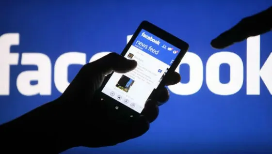 Utilizatori Facebook din România acuză blocarea abuzivă a conturilor pentru postări despre proteste