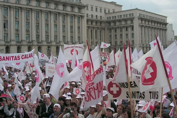 Centrul Capitalei, blocat de proteste. Medicii de familie au ieșit în stradă