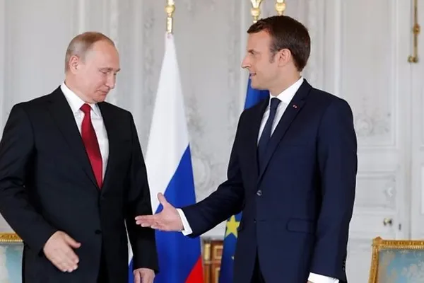 Consilier al lui Putin: Emmanuel Macron ar putea efectua o vizită în Rusia. Ce spune Palatul Elysee