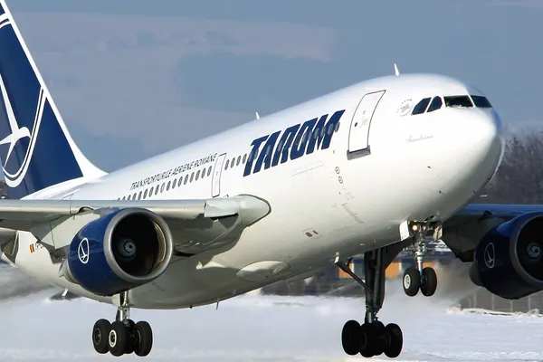 Tarom zboră de 10 ani în pierdere. O nouă rectificare de buget cu o gaură de 206,8 milioane lei