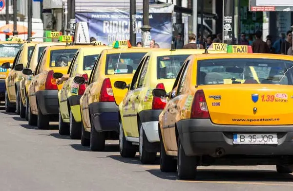 Transportatorii anunţă un protest masiv anti-UBER în faţa Guvernului