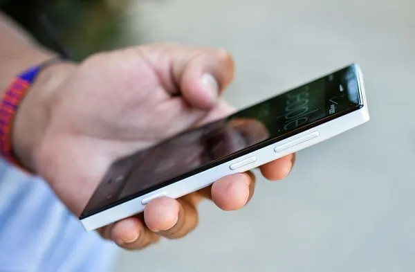Guvernul a aprobat sistemul RO-ALERT. Vei primi mesaje de avertizare în timp real pe telefonul mobil
