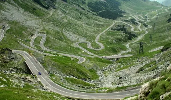 Atenție, șoferi! Traficul pe Transfăgărășan se desfășoară cu dificultate