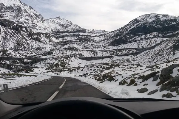 Tragedie pe Transfăgărășan. Autoritățile l-au găsit în mașină, fără viață