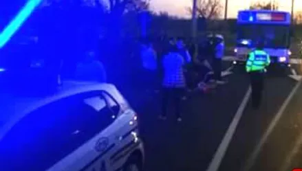Două surori minore, spulberate de un autobuz pe trecerea de pietoni