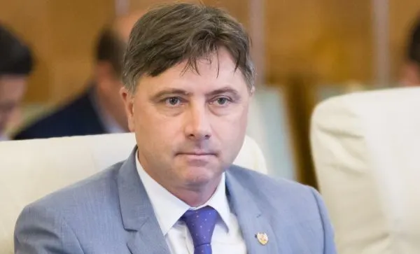 Viorel Ilie rămâne în Guvern, deși este suspect într-un dosar penal