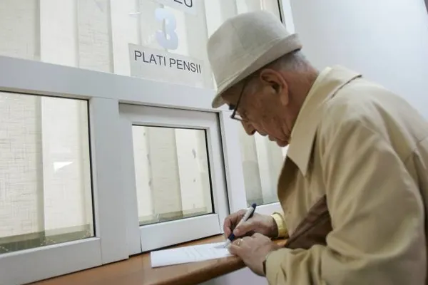 Românii vor putea plăti retroactiv contribuția la pensii și în 2018