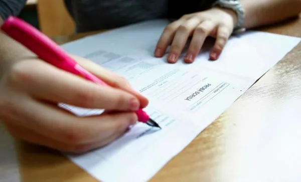 Doi elevi ELIMINAŢI de la BACALAUREAT şi-au făcut dreptate în instanţă. Acum sunt STUDENŢI