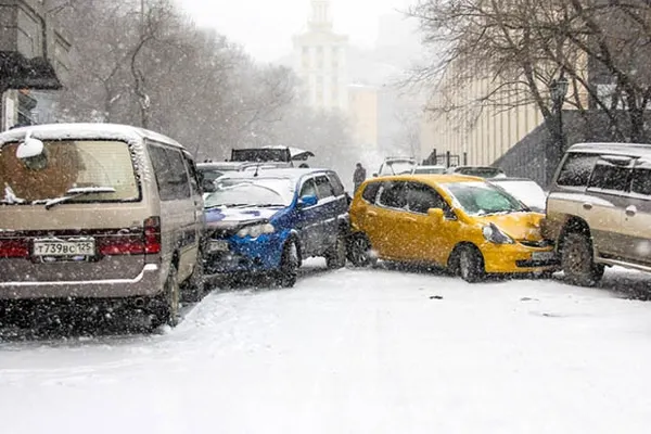 Prima NINSOARE a provocat haos în Rusia: 256 de accidente în doar câteva ore - VIDEO