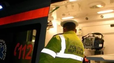 Tânăr de 19 ani, SPULBERAT pe trecerea de pietoni şi proiectat pe sensul opus