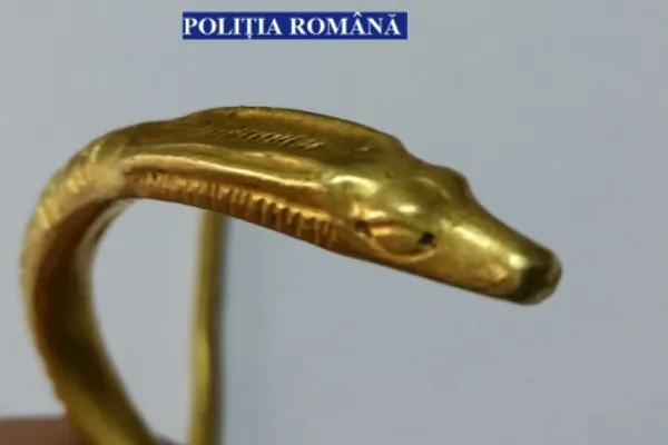 Un bărbat din Olt a găsit o brățară, iar polițiștii au confiscat-o imediat. Cum a fost posibil