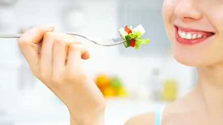 Cum să mănânci fără să te îngraşi. LISTA alimentelor cu puţine calorii