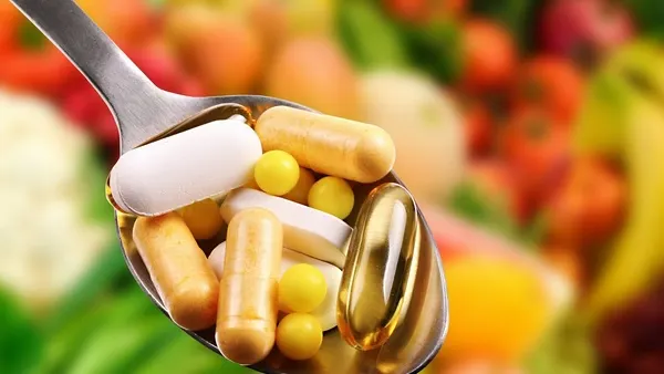 Cele mai periculoase combinaţii de pastile şi alimente. Medicii îți INTERZIC să faci asta