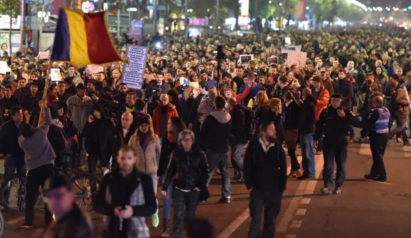 Proteste de amploare în marile orașe din România: "Îşi bat joc de români"