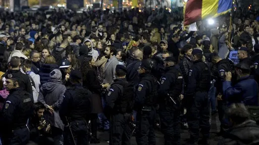 Proteste în București, în fața Parlamentului: Mai sunt 15 zile până la..."