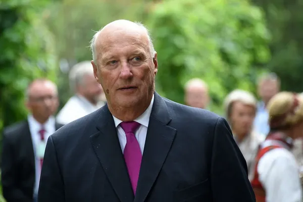 Regele Harald al V-lea al Norvegiei se află în spital