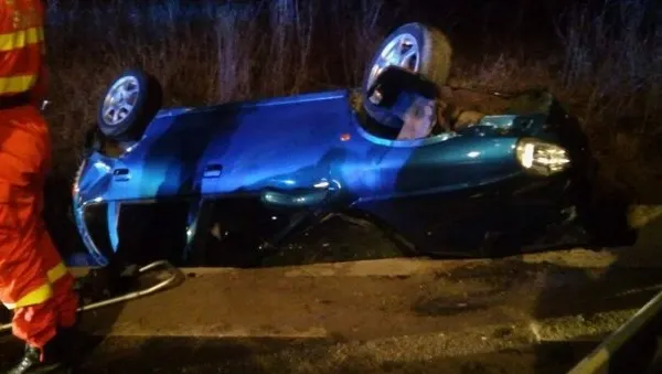 Accident cumplit duminică seară: un tânăr a murit după ce mașina s-a răsturnat. Nu avea centura