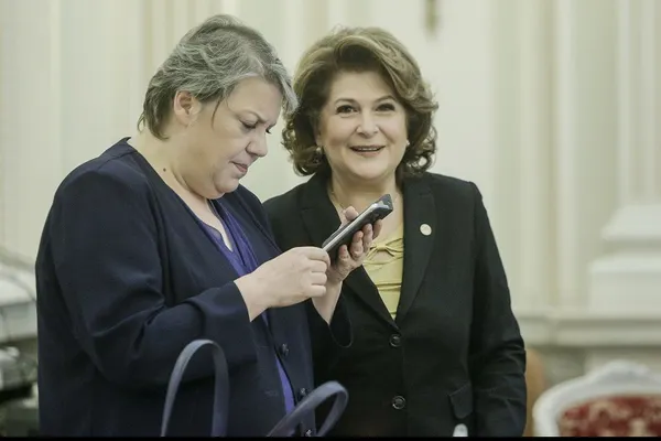 Lovitură dură pentru Dragnea și Tăriceanu! CCR: DNA poate ancheta hotărârile de guvern