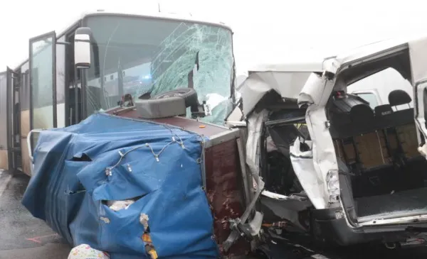 Precizările MAE după accidentul din Ungaria în care au murit 3 români, iar 5 au fost răniţi