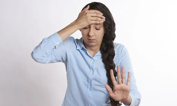 Obiceiul zilnic care-ți distruge sănătatea! E mai nociv decât consumul de alcool sau tutun