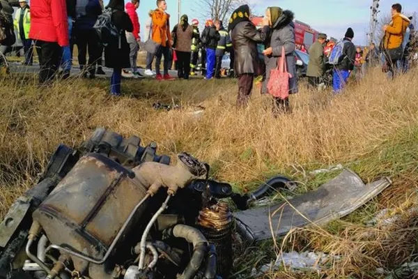 Accident de cod roşu în judeţul Bacău: un autocar s-a ciocnit cu un microbuz