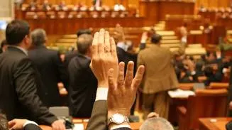 Legea pensiilor militare a trecut de Comisia de Apărare a Senatului și intră la vot
