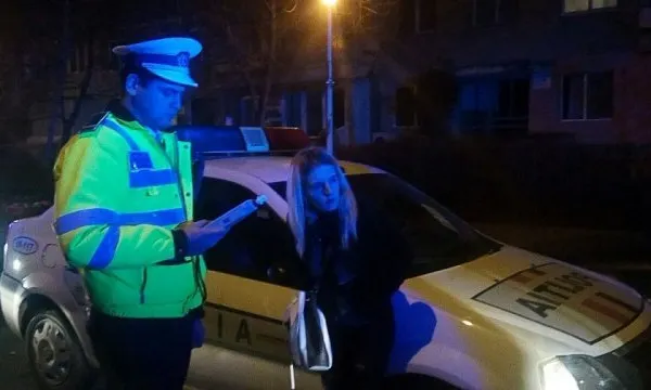 Beată criță, a lovit 5 mașini! Replica dată polițiștilor este ANTOLOGICĂ! (VIDEO)