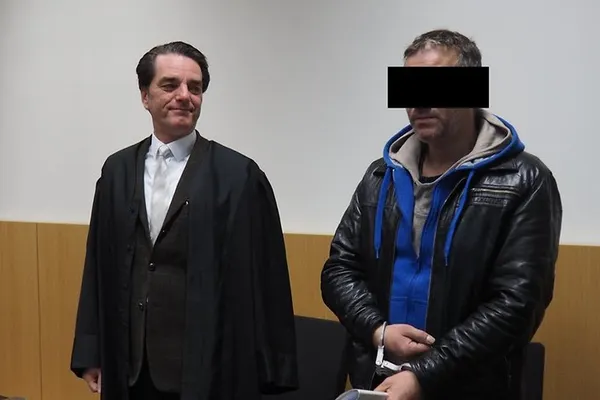 Un cerșetor român din Germania a fost prins la furat caviar: ”Mi-era foame”