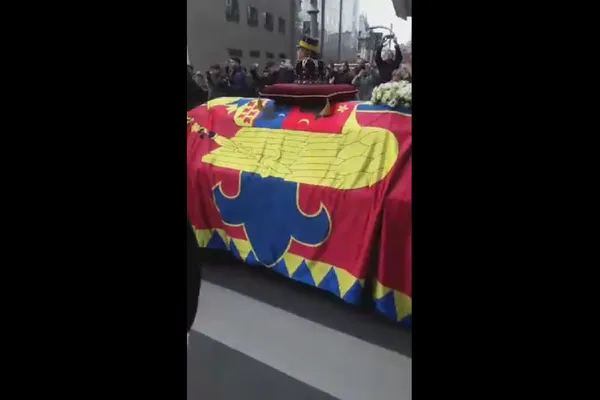 Regele Mihai. Imagini care nu s-au văzut la TV: realitatea.net a filmat chiar de lângă afetul de tun